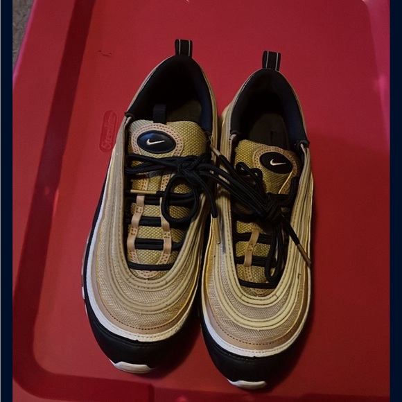 Air maxes
